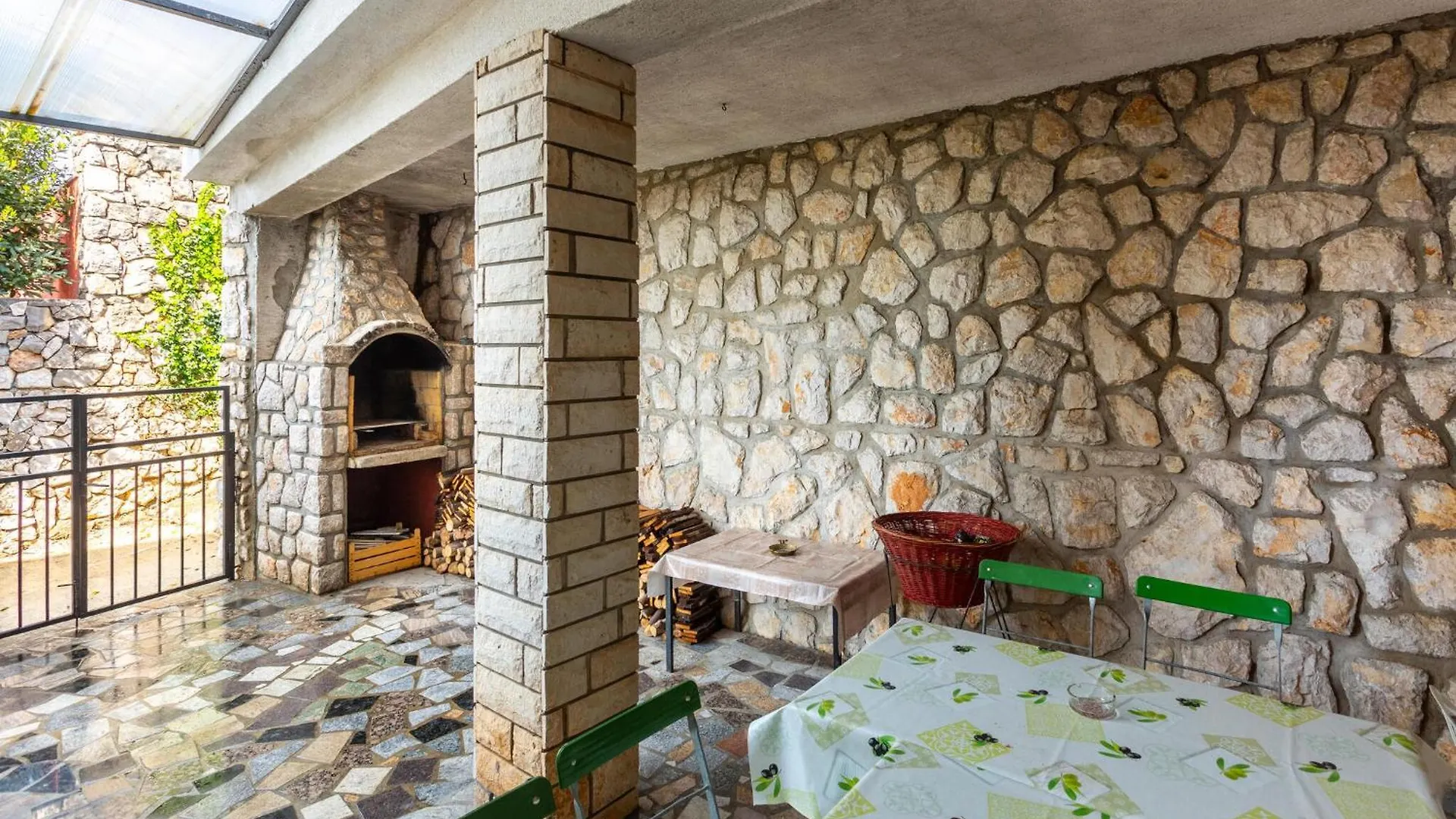 Gorgeous Apartment In Dramalj With Kitchen